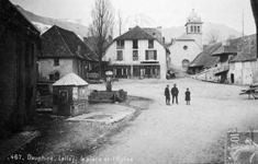 Picture : Place du village en 1910